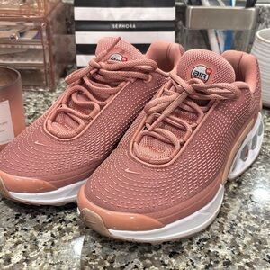 Stylish Women's Athletic Sneakers in Rose by